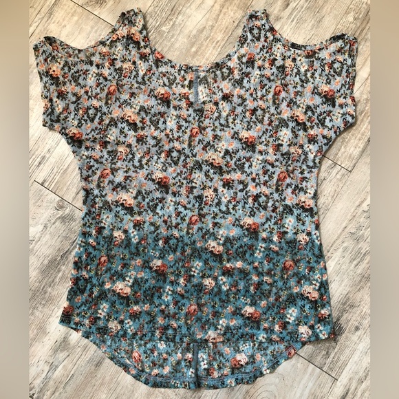 American Rag - Sheer lace floral cold shoulder Ombre Blouse - Picture 5 of 6